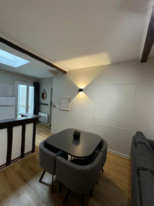 Appartement Charmant Hypercentre Avec Patio Prive Et Parking Orléans Exterior photo