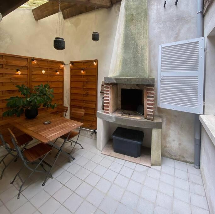 Appartement Charmant Hypercentre Avec Patio Prive Et Parking Orléans Exterior photo